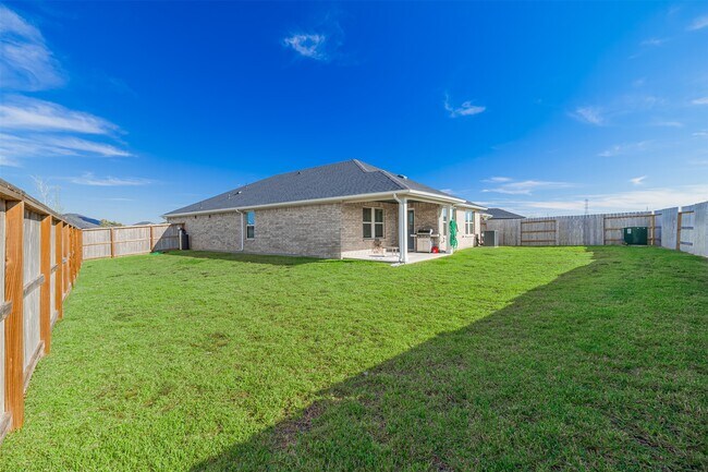 Building Photo - 5511 Coral Land Dr