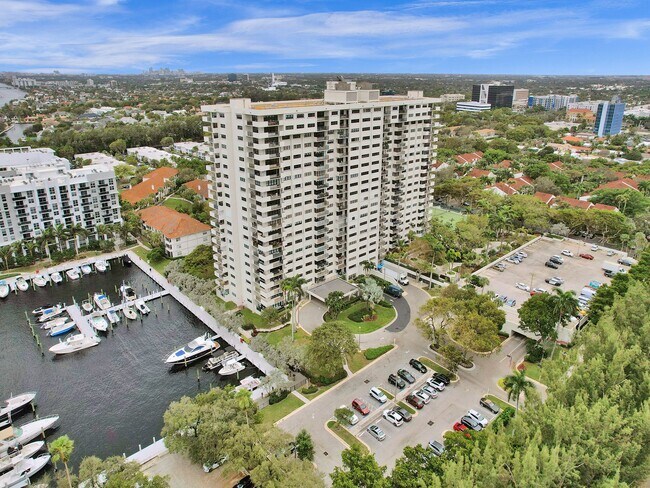 Building Photo - 3200 Port Royale Dr S
