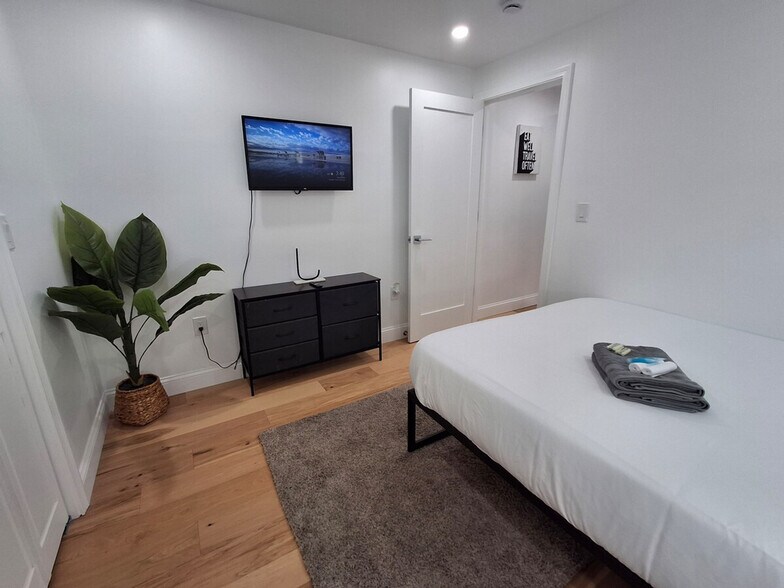 Building Photo - 17 Mt Pleasant Ave