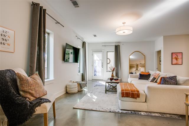 Building Photo - 5718 McCommas Blvd