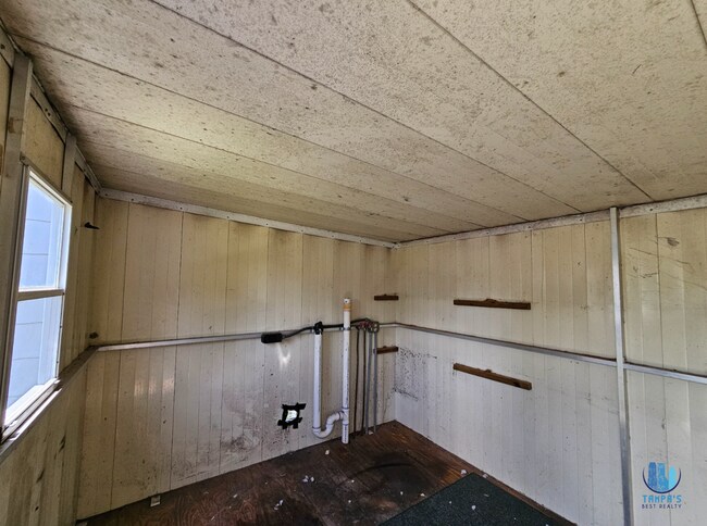 Building Photo - Beautiful 2 Bedrooms 1 Bathroom Home for R...