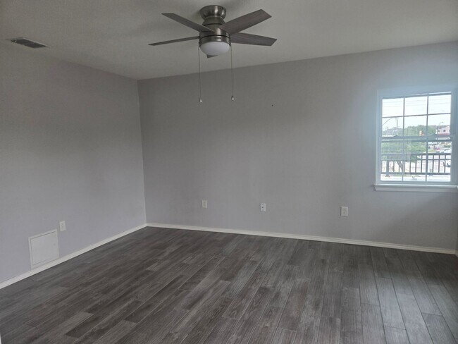Building Photo - Adorable 1 bedroom/1 bathroom with secured entry!