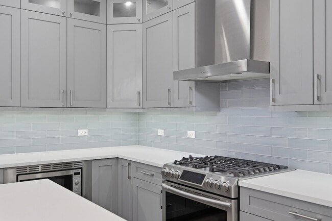 Building Photo - 4226 S Ellis Ave