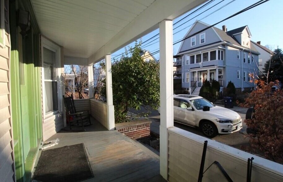 Building Photo - 33 Montcalm Ave