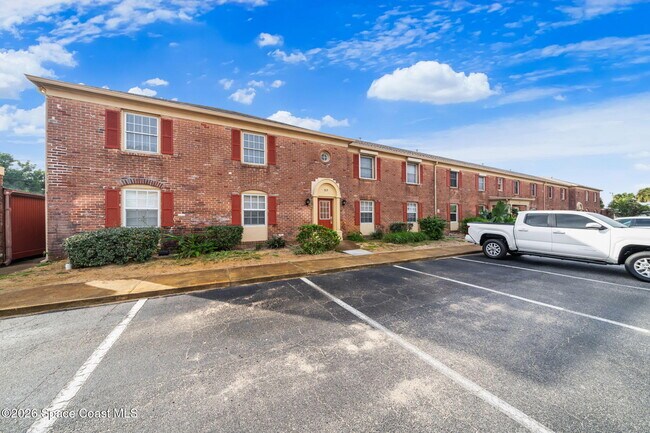 Building Photo - 913 S Colonial Ct