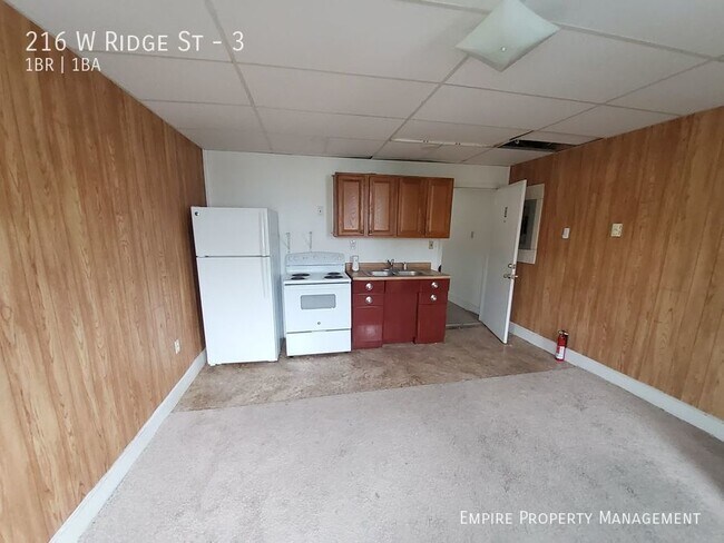 Building Photo - Available Now- 1 bedroom, 1 bathroom in La...