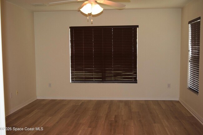 Building Photo - 241 Paquita Cir