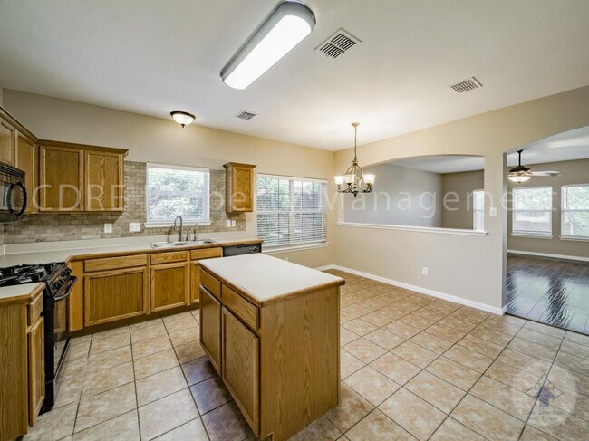 Building Photo - 4016 Summerhill Ln