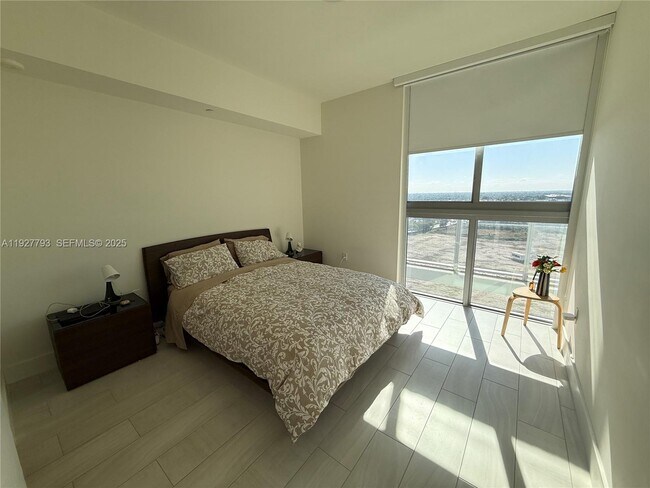 Building Photo - 2000 Metropica Wy