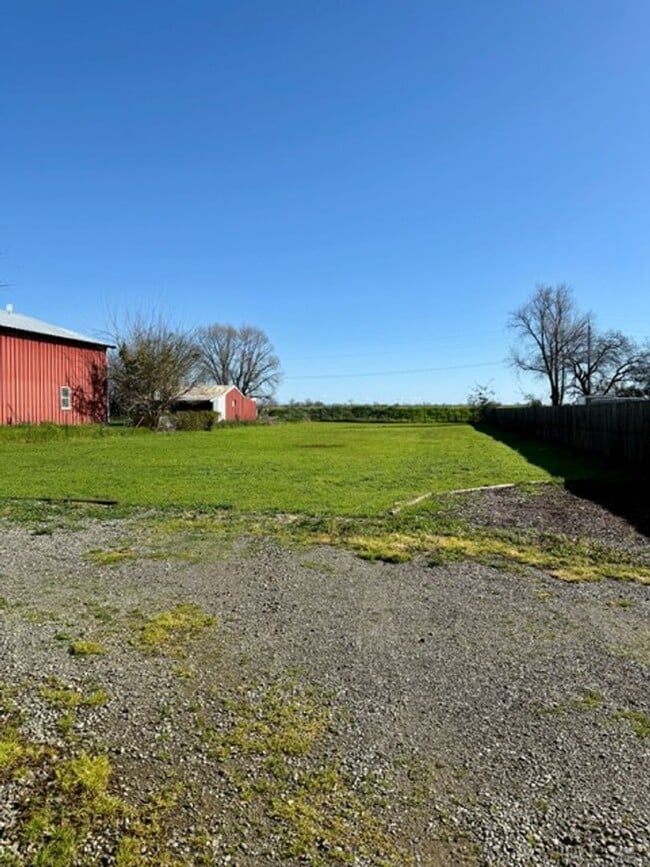 Building Photo - 3 Bedroom 2 Bath Home Available Soon!