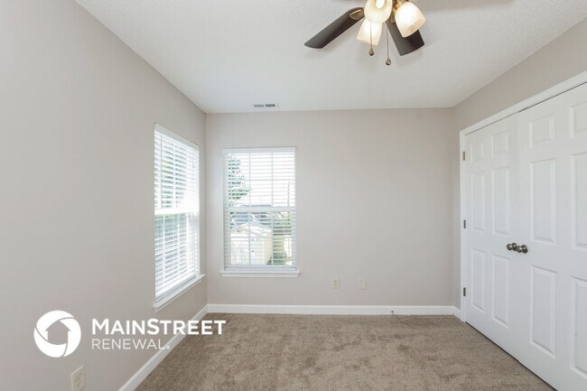 Building Photo - 2167 Mallard Pointe Dr