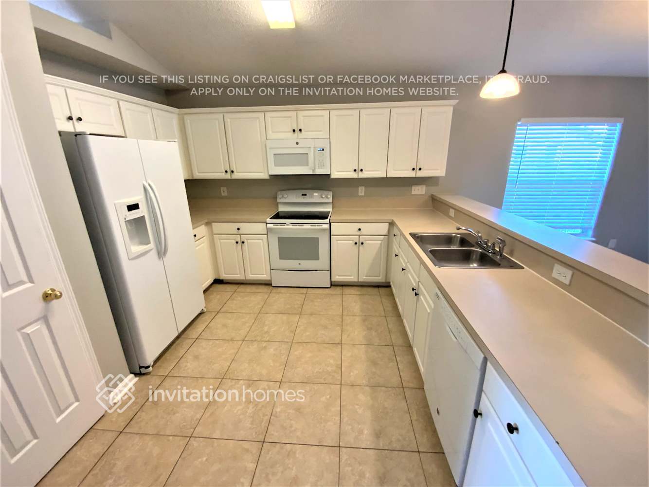 Building Photo - 909 N Lilac Loop