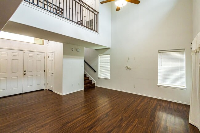 Building Photo - 5520 Stallion Ln