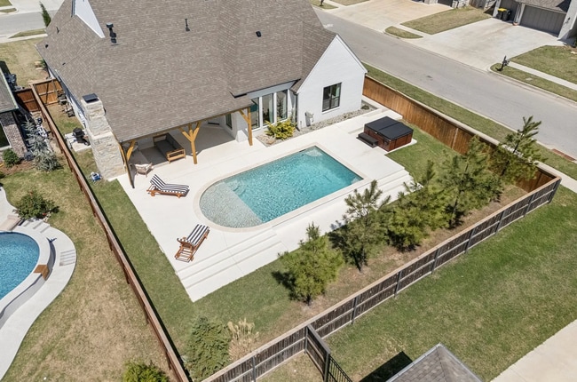 Building Photo - Gorgeous 4 bedroom & 4 Bath Luxury Home in...