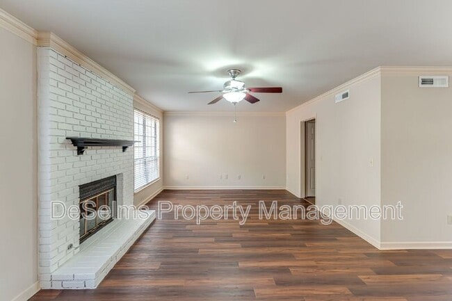 Building Photo - 1122 Brentwood Pointe