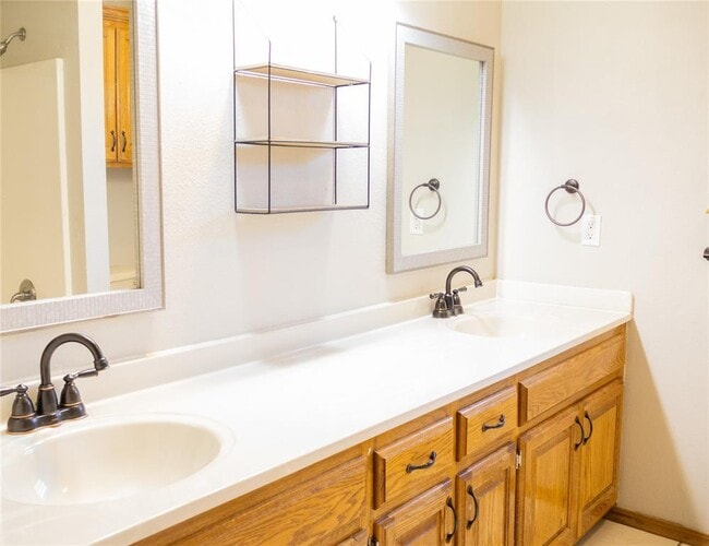 Building Photo - 504 Quail Run N