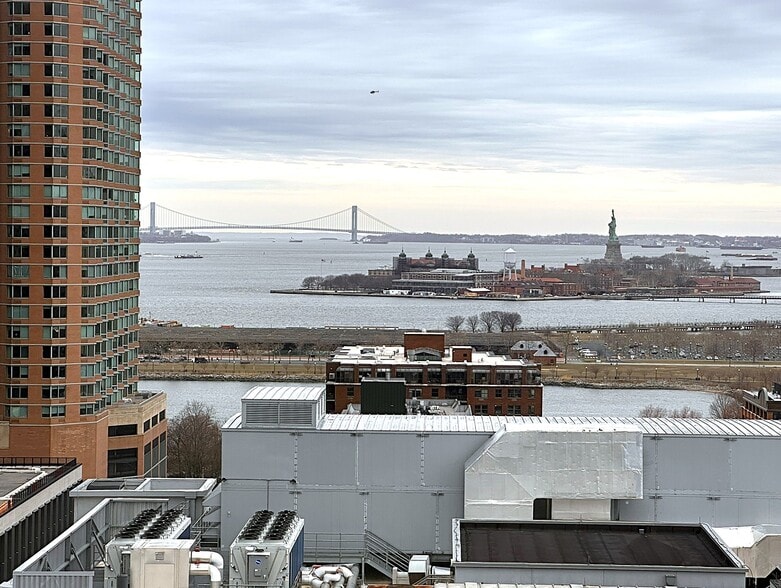 Building Photo - 105 Greene St