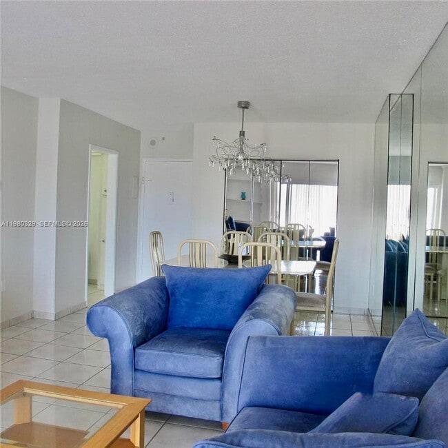 Building Photo - 400 Kings Point Dr