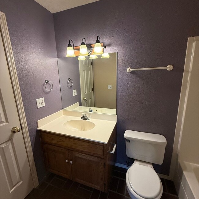 Building Photo - 2 bedroom 2 bath duplex in Nixa available now