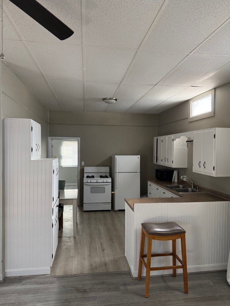 Building Photo - 5225 Brightwood Rd