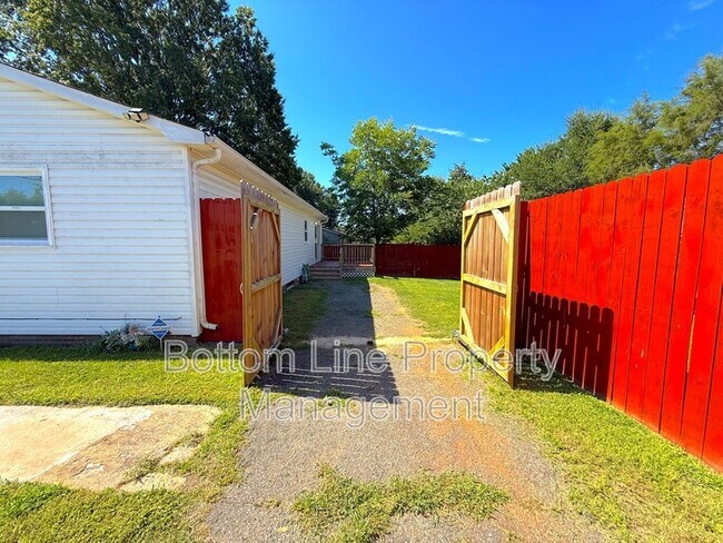 Building Photo - 749 Shannon Bradley Rd