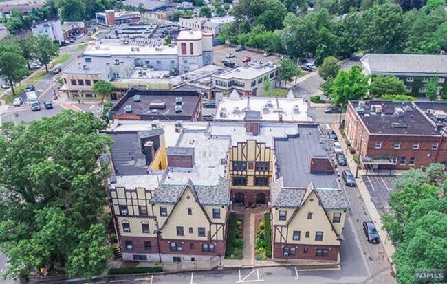 Building Photo - 20 Garber Square