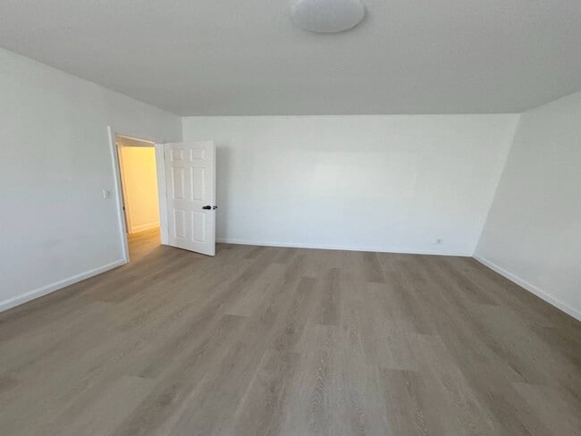 Building Photo - 229 57th St