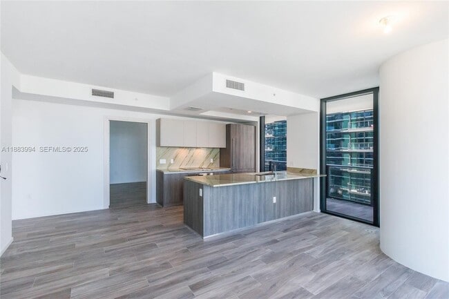 Building Photo - 801 S Miami Ave