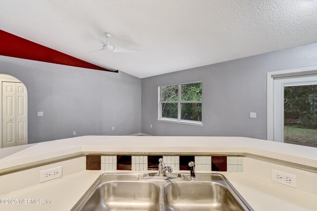 Building Photo - 13002 Viburnum Dr S