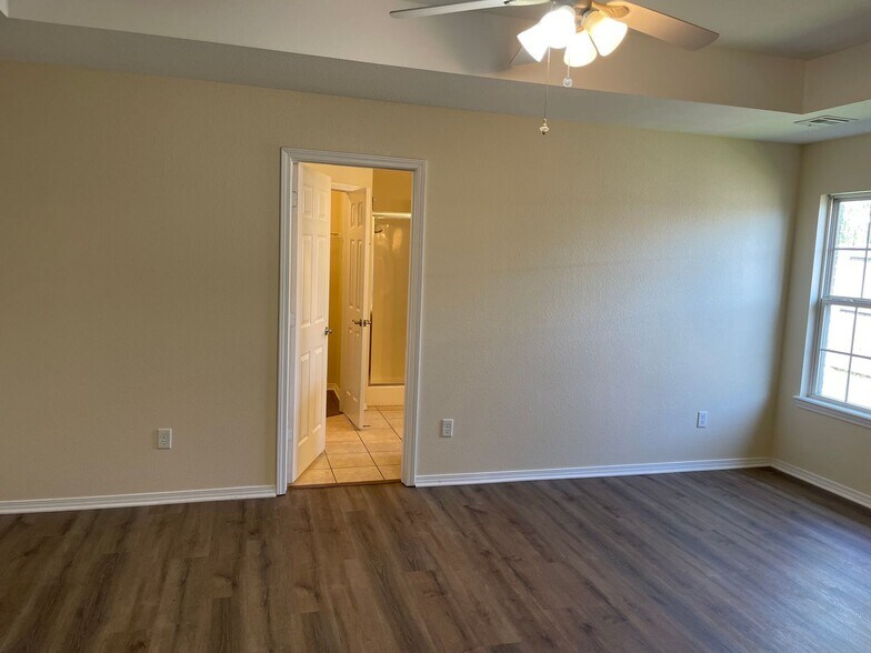 Building Photo - 511 Brookfield Dr