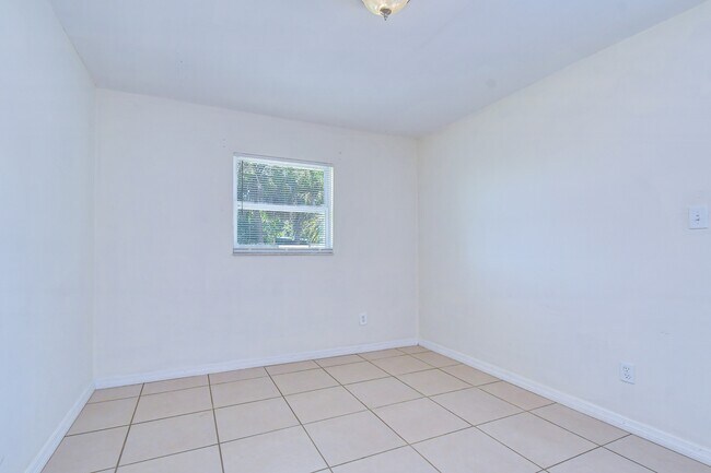 Building Photo - 5634 9th Ave N