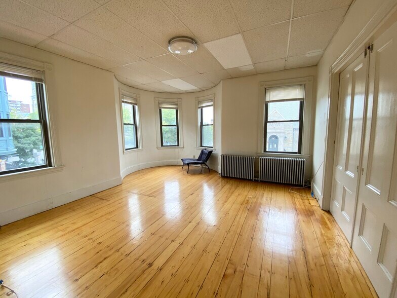 Building Photo - 1500 Tremont St