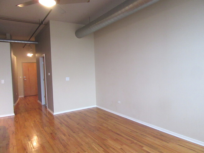 Building Photo - 6 S Laflin St