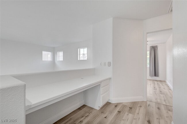 Building Photo - 9893 Canyon Peak Dr