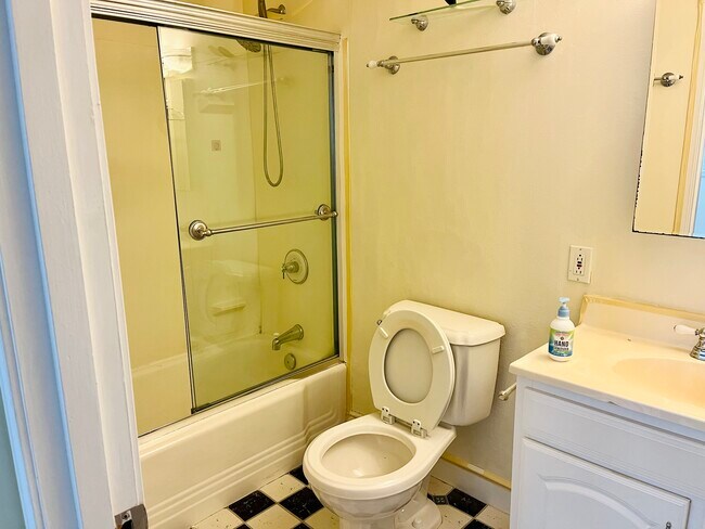 Bathroom - 68 Preston St