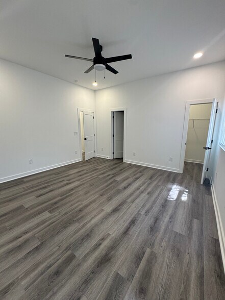 Building Photo - 331 E Lowrance Ave