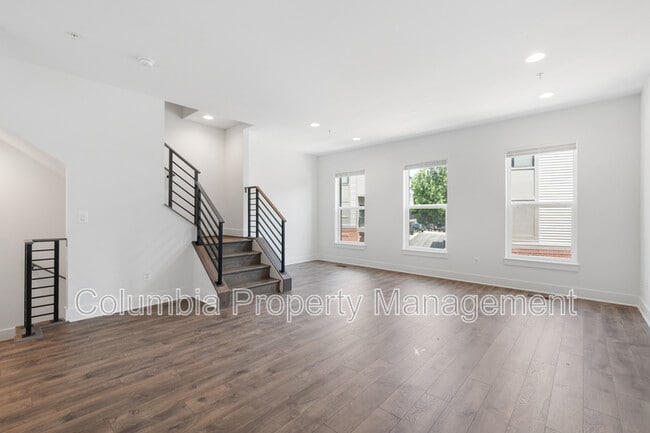 Building Photo - 14 Mural Walk NE