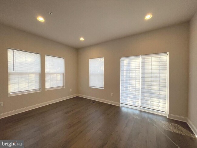 Building Photo - 3659 Duckhorn Way