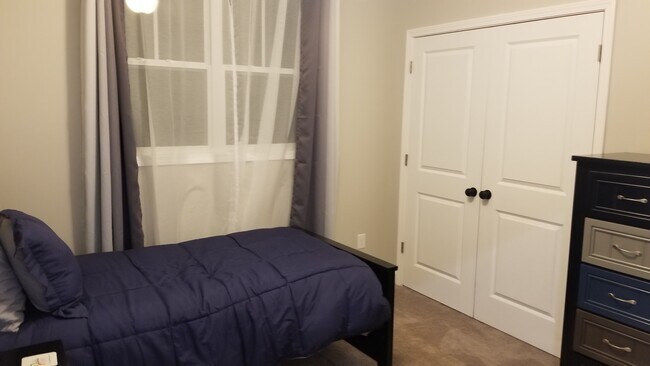 Building Photo - 13 Bigby St