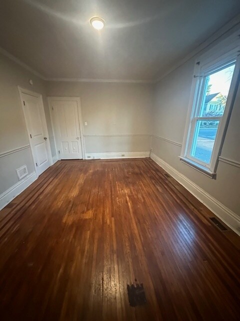 Building Photo - 227 E Walnut St