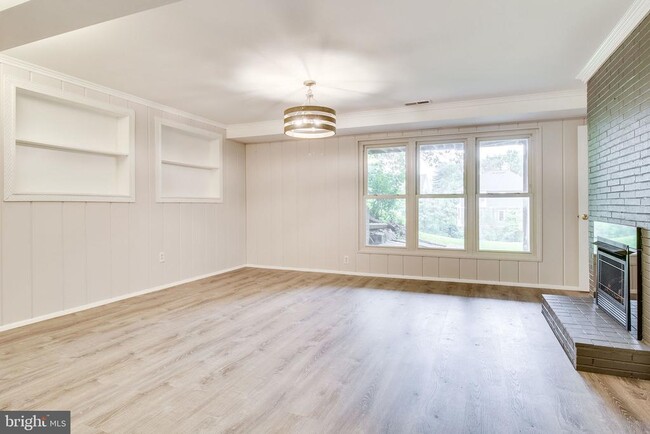 Building Photo - 6525 Byrnes Dr