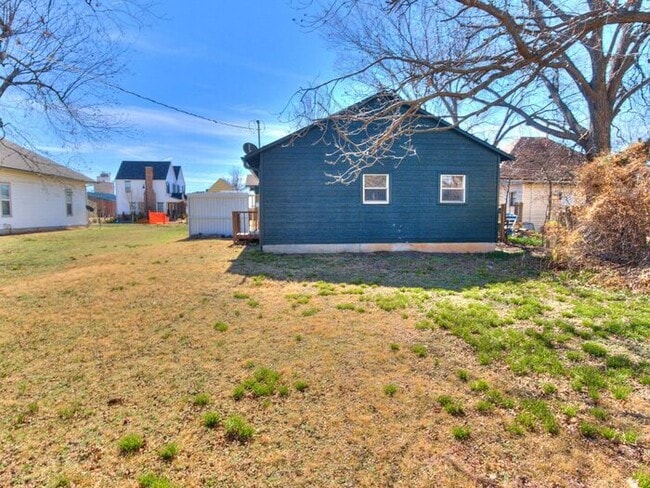 Building Photo - Renovated 3-bedroom, 2-bath home located in the heart of Edmond!