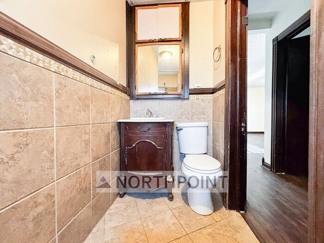 Building Photo - North Salt Lake 2 Bed 1 Bath - jetted tub!