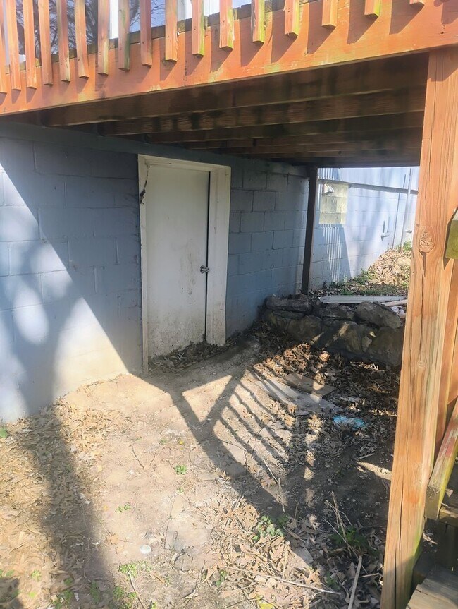 Building Photo - Cozy 2BR Home in KC Northland – Fully Fenced Yard & Fresh Updates