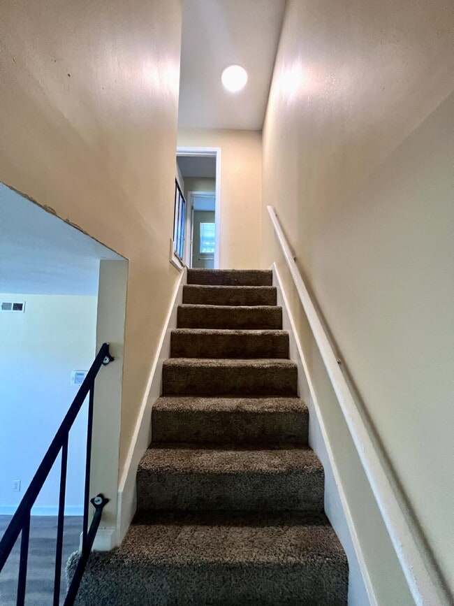 Building Photo - 351 PEABODY DRIVE UNIT 5 (3 BEDROOM UNIT)