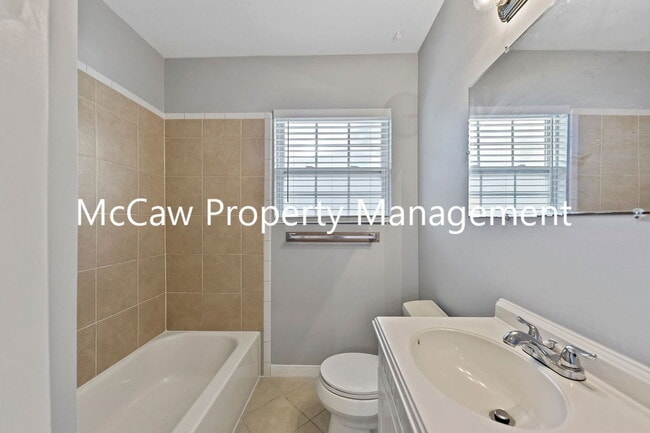 Building Photo - 1520 Hilltop Dr