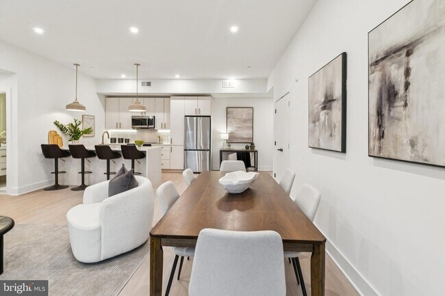 Building Photo - 30 W Allens Ln