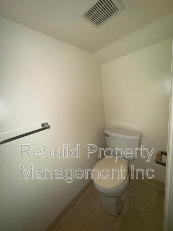 Building Photo - 1705 Ashburton St