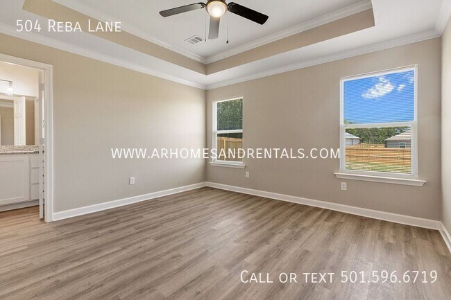 Building Photo - 504 Reba Ln