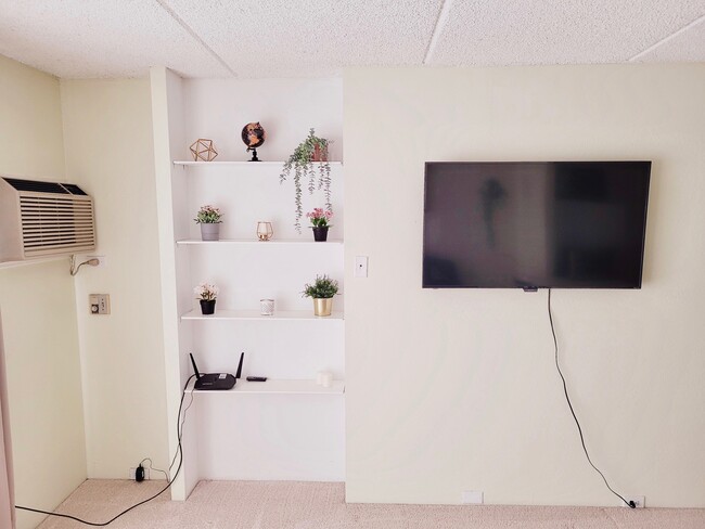 Living Room - 1700 Civic Center Dr